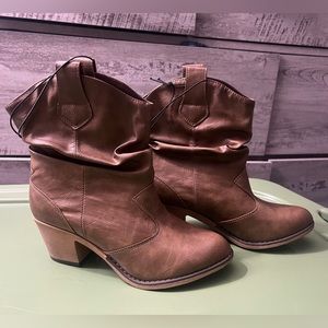 NWT Charles Albert Women’s Cowboy Boots size 9